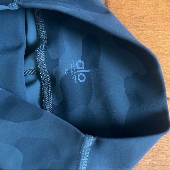 Alo Yoga Leggings - Picture 9 of 10